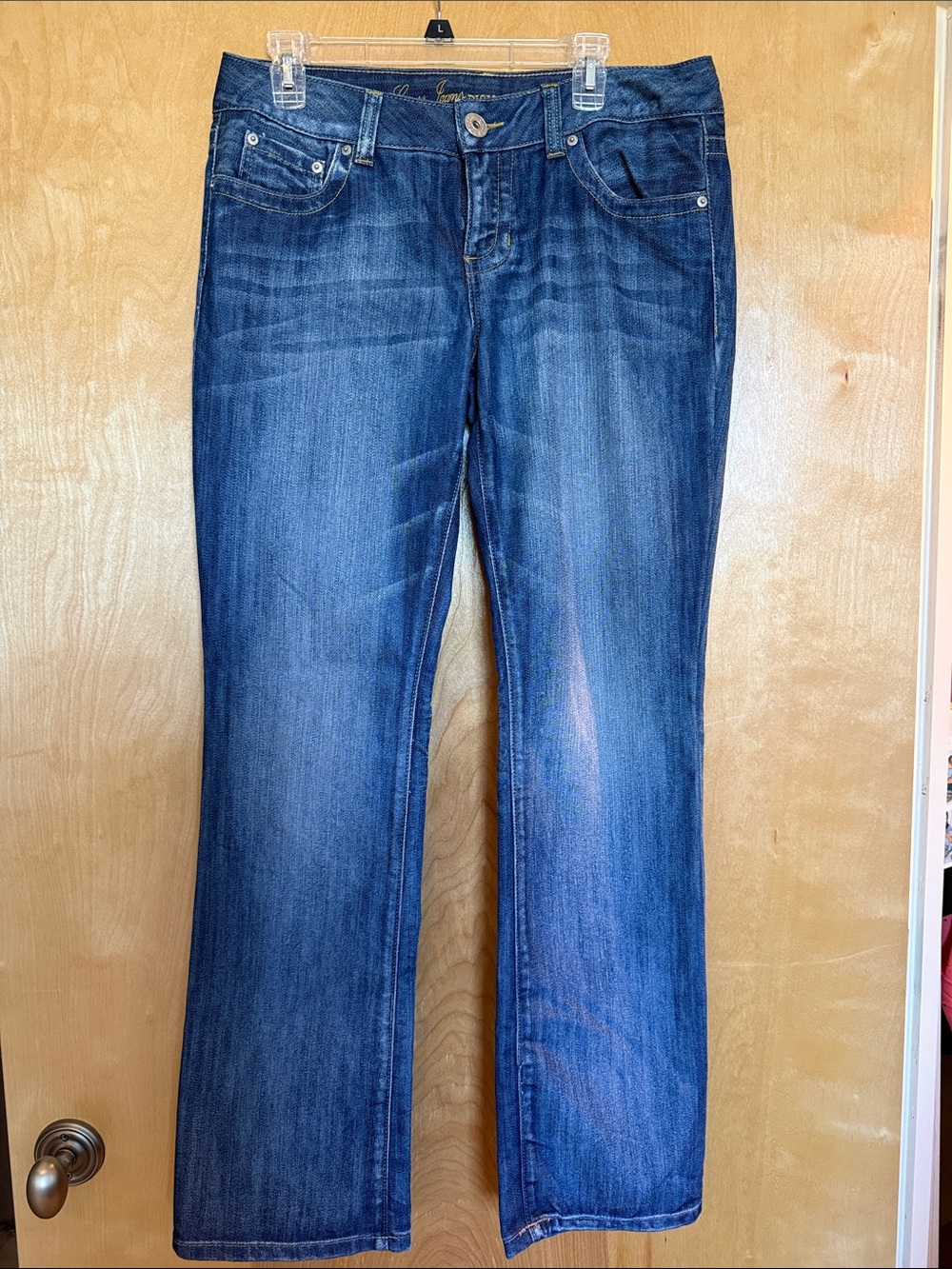 Guess Women’s Pismo Straight Jeans in Med Blue Wash